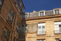 Cadran solaire, Rue Jean Jacques Rousseau à Paris (75001)
